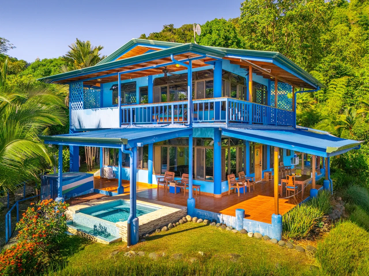 CASA VISTA HARMONIA PROPERTY WITH TWO BEDROOMS AND OCEAN VIEWS FRONT, IN PLAYA HERMOSA – 1.23 ACRES