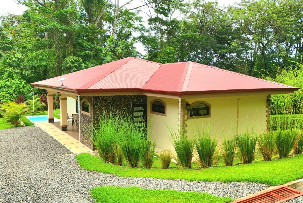 CONTEMPORARY 2-BEDROOM HOME WITH NATURAL SETTING AROUND IN GATED COMMUNITY – 0.22 ACRE, photo 2