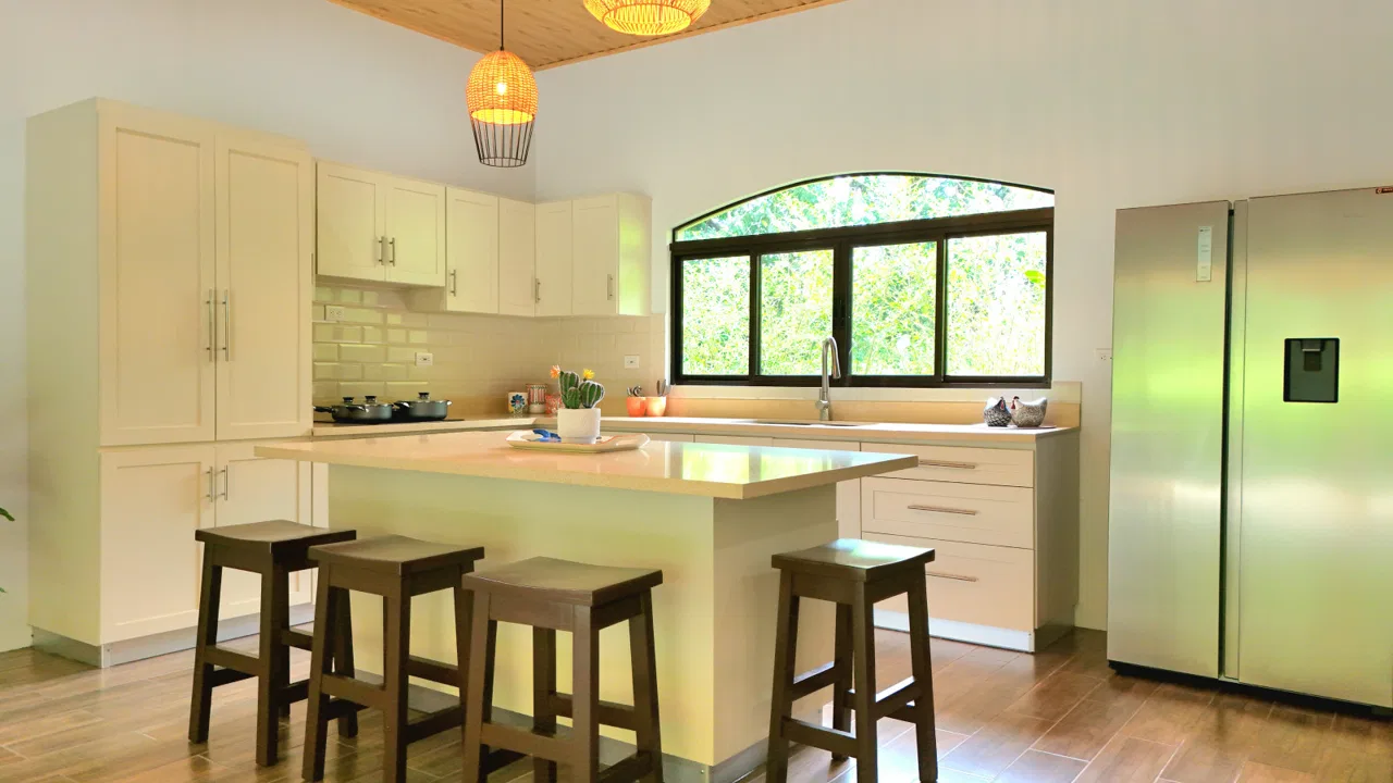 CONTEMPORARY 2-BEDROOM HOME WITH NATURAL SETTING AROUND IN GATED COMMUNITY – 0.22 ACRE, photo 11