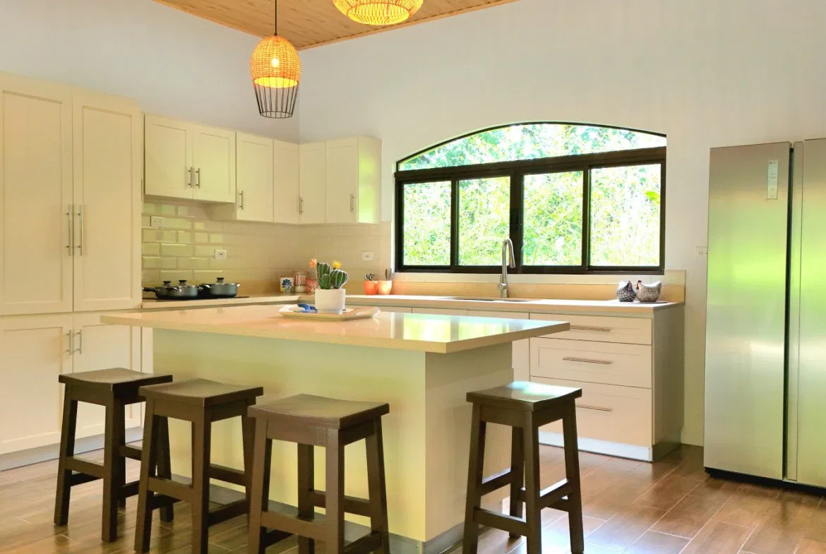 CONTEMPORARY 2-BEDROOM HOME WITH NATURAL SETTING AROUND IN GATED COMMUNITY – 0.22 ACRE, photo 12
