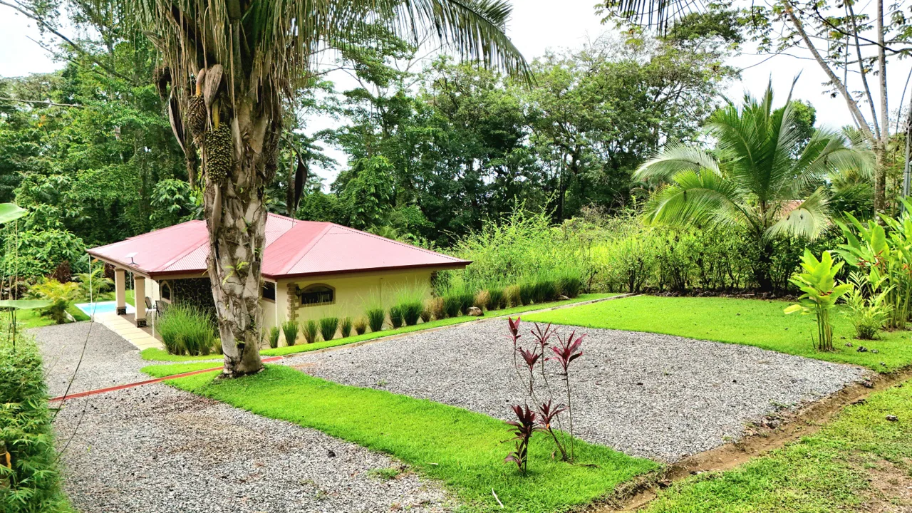 CONTEMPORARY 2-BEDROOM HOME WITH NATURAL SETTING AROUND IN GATED COMMUNITY – 0.22 ACRE, photo 3