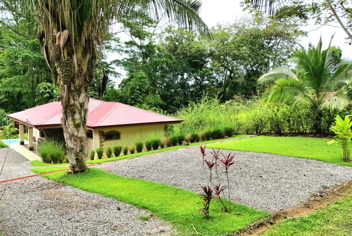 CONTEMPORARY 2-BEDROOM HOME WITH NATURAL SETTING AROUND IN GATED COMMUNITY – 0.22 ACRE, photo 4