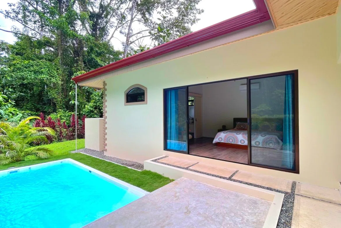 CONTEMPORARY 2-BEDROOM HOME WITH NATURAL SETTING AROUND IN GATED COMMUNITY – 0.22 ACRE, photo 6
