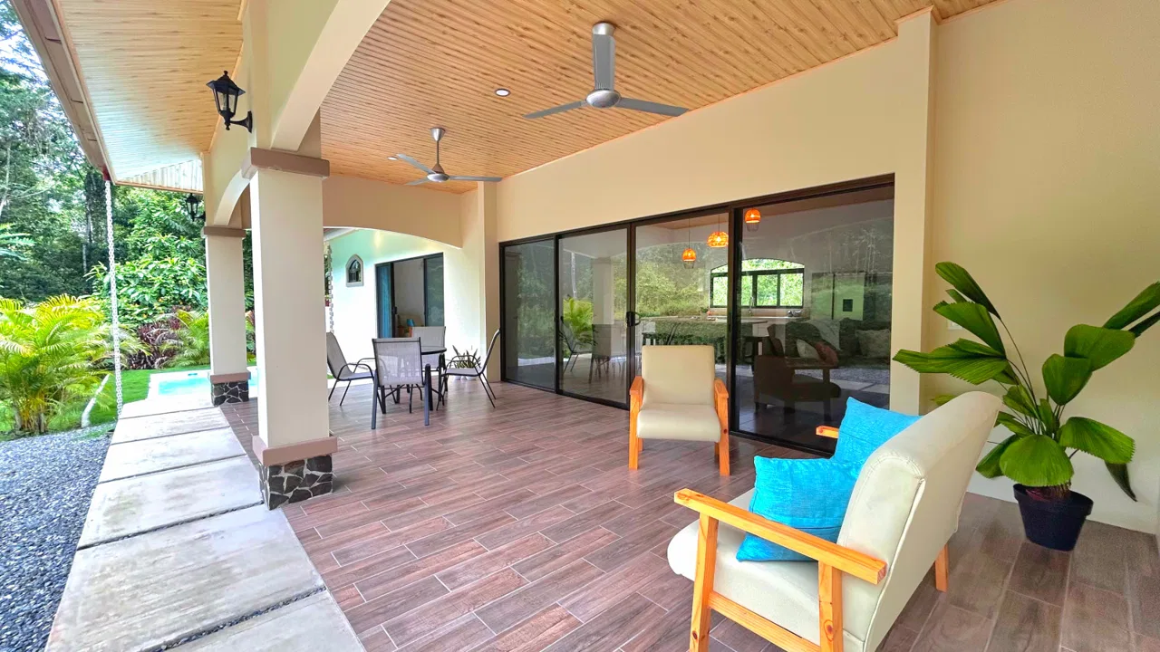 CONTEMPORARY 2-BEDROOM HOME WITH NATURAL SETTING AROUND IN GATED COMMUNITY – 0.22 ACRE, photo 7