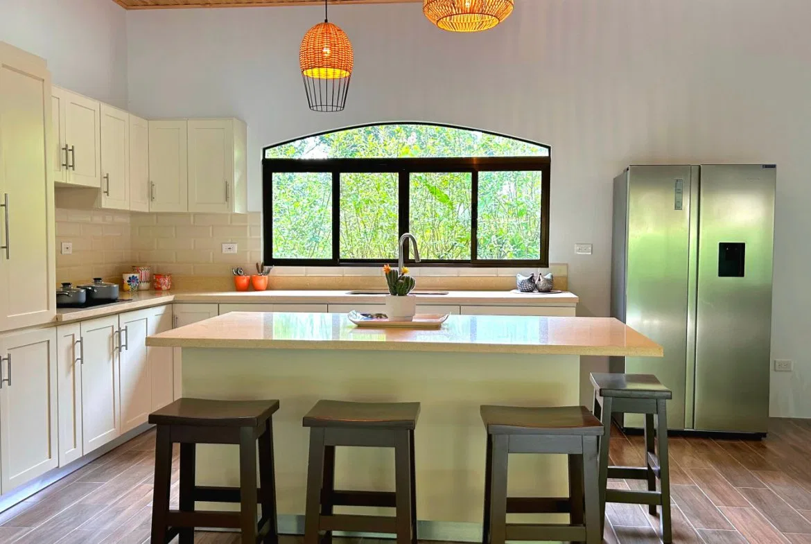 CONTEMPORARY 2-BEDROOM HOME WITH NATURAL SETTING AROUND IN GATED COMMUNITY – 0.22 ACRE, photo 10