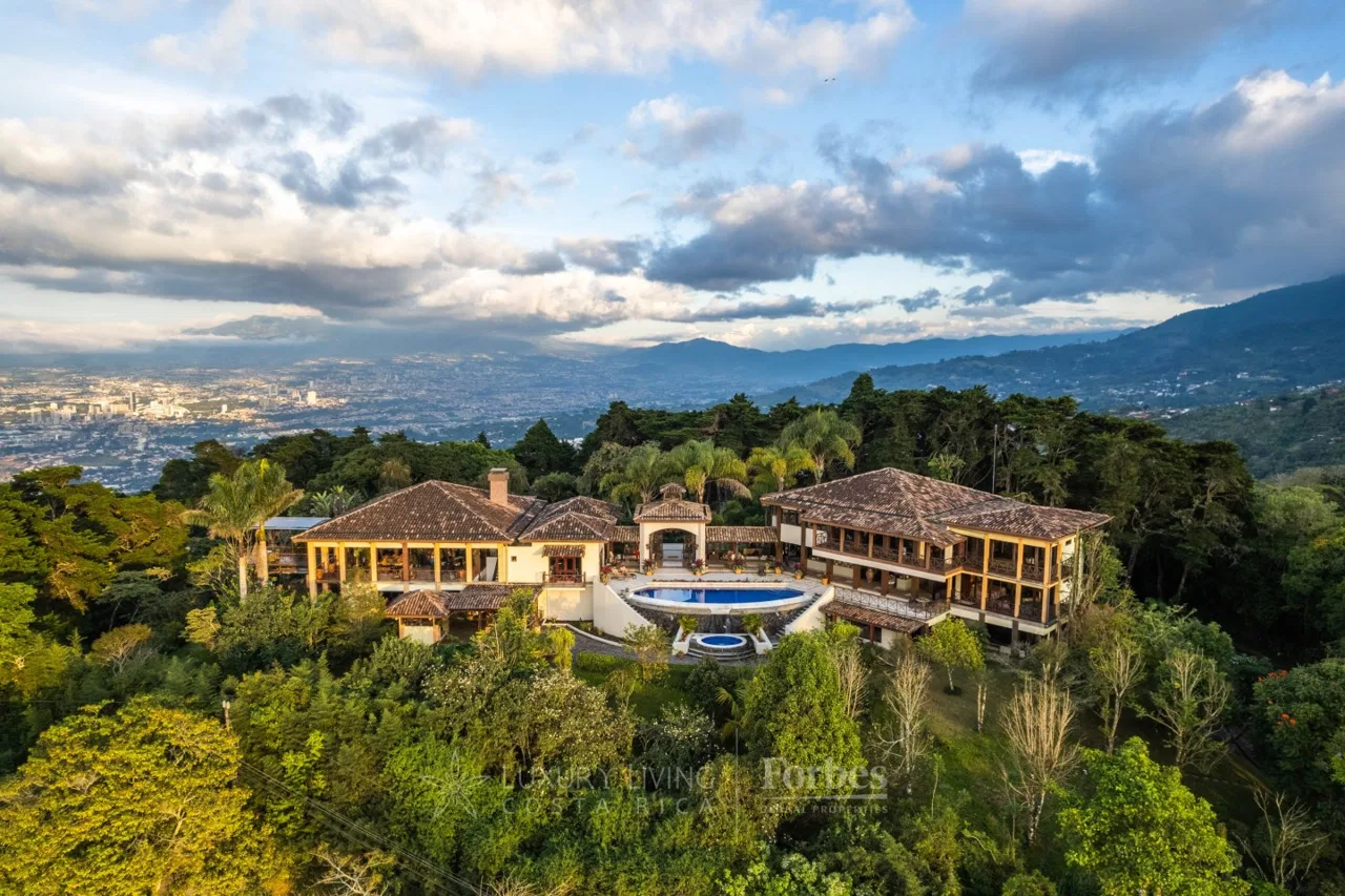 POCKET LISTING - Casa Alta Vista - The Luxury of Mountain Living in Escazú