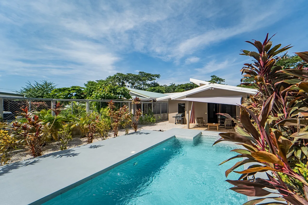 Casa León - Charming 3BR Home w Pool in Town
