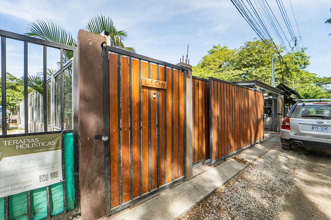 Casa León - Charming 3BR Home w Pool in Town, photo 6