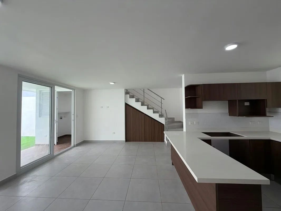 Vive en una de las zonas residenciales más atractivas de Escazú, dentro de Condominio Bitzú, un proyecto diseñado para combinar comodidad, seguridad y amenidades para toda la ...