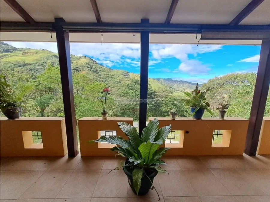 Venta de casa con amplio terreno Cuidad Colon