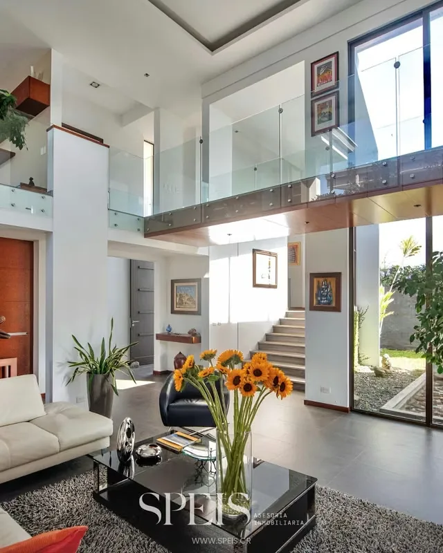 Ubicada en uno de los condominios más exclusivos de Santo Domingo de Heredia, esta residencia ofrece una distribución funcional, amplios espacios y un entorno seguro, ideal para ..., photo 3