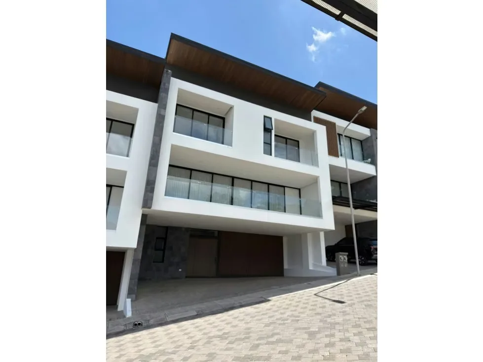 Casa en Venta – Condominio Santa Ana Boulevard