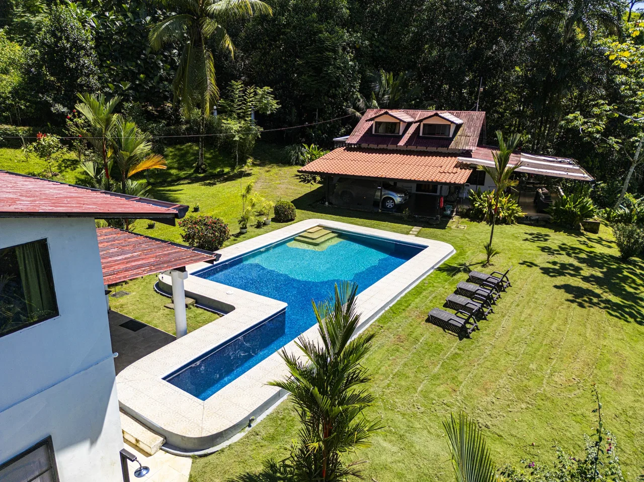 PROPERTY WITH A GUEST HOUSE AND PANORAMIC VIEWS OF THE OCEAN AND MOUNTAINS, IN LAGUNAS – 1.39 ACRES