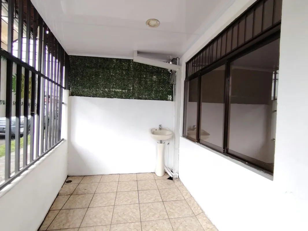 Excellent location in Belén Centro, close to the park, church and different shops.