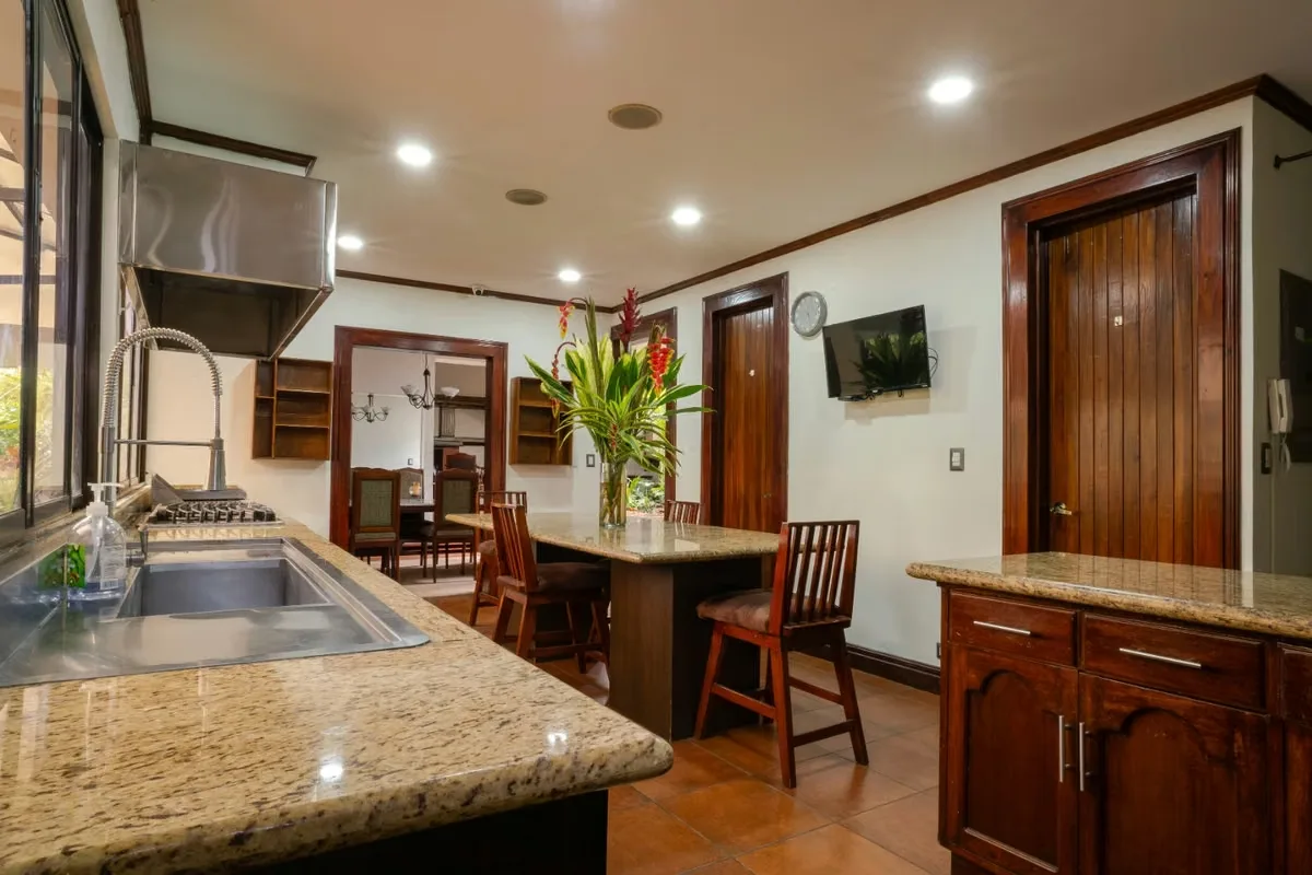 Luxury Furnished Home for Rent in Curridabat | 4 Bedrooms + Office | 1,000 m² Lot