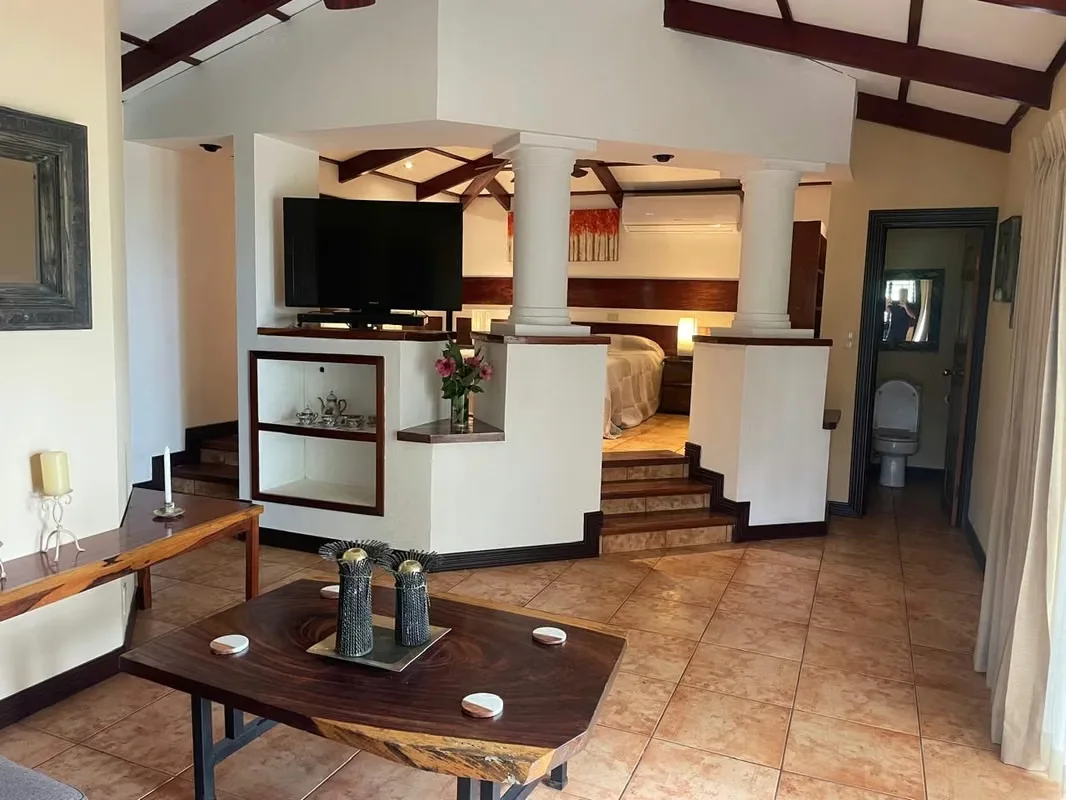 Located in the prestigious sector of Río Oro, Santa Ana, within the Hacienda Paraíso residential community, this exclusive apartment offers the perfect balance of privacy, design, and ...