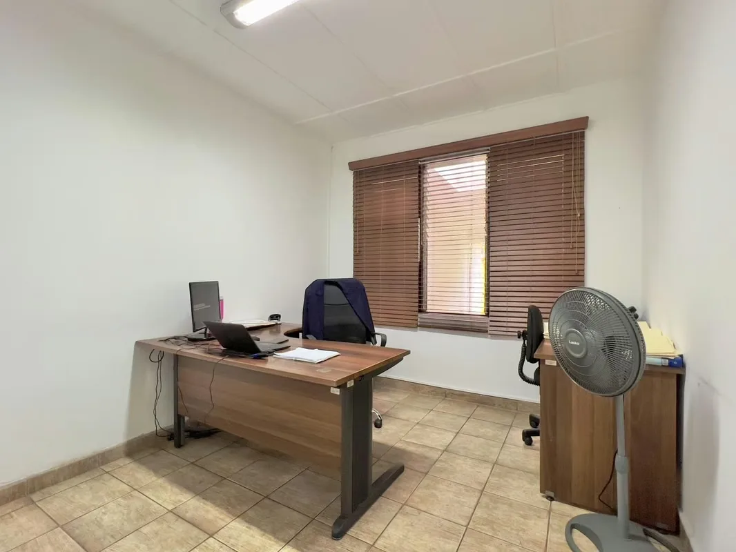 Propiedad comercial bien equipada disponible para alquiler en una zona comercial privilegiada, convenientemente ubicada junto a la ..., photo 11