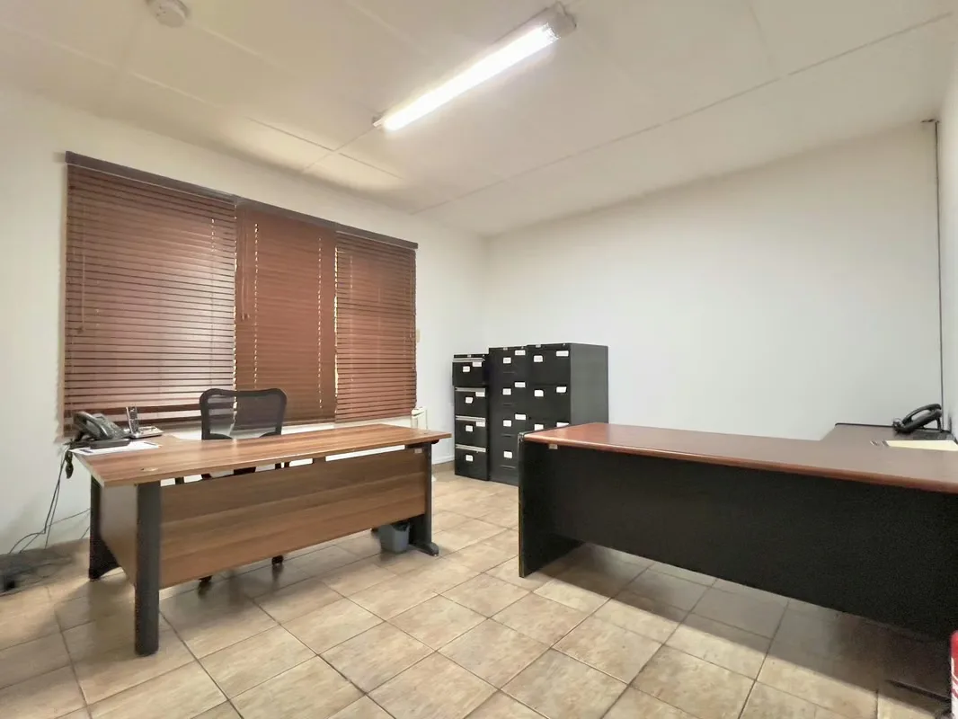 Propiedad comercial bien equipada disponible para alquiler en una zona comercial privilegiada, convenientemente ubicada junto a la ..., photo 13