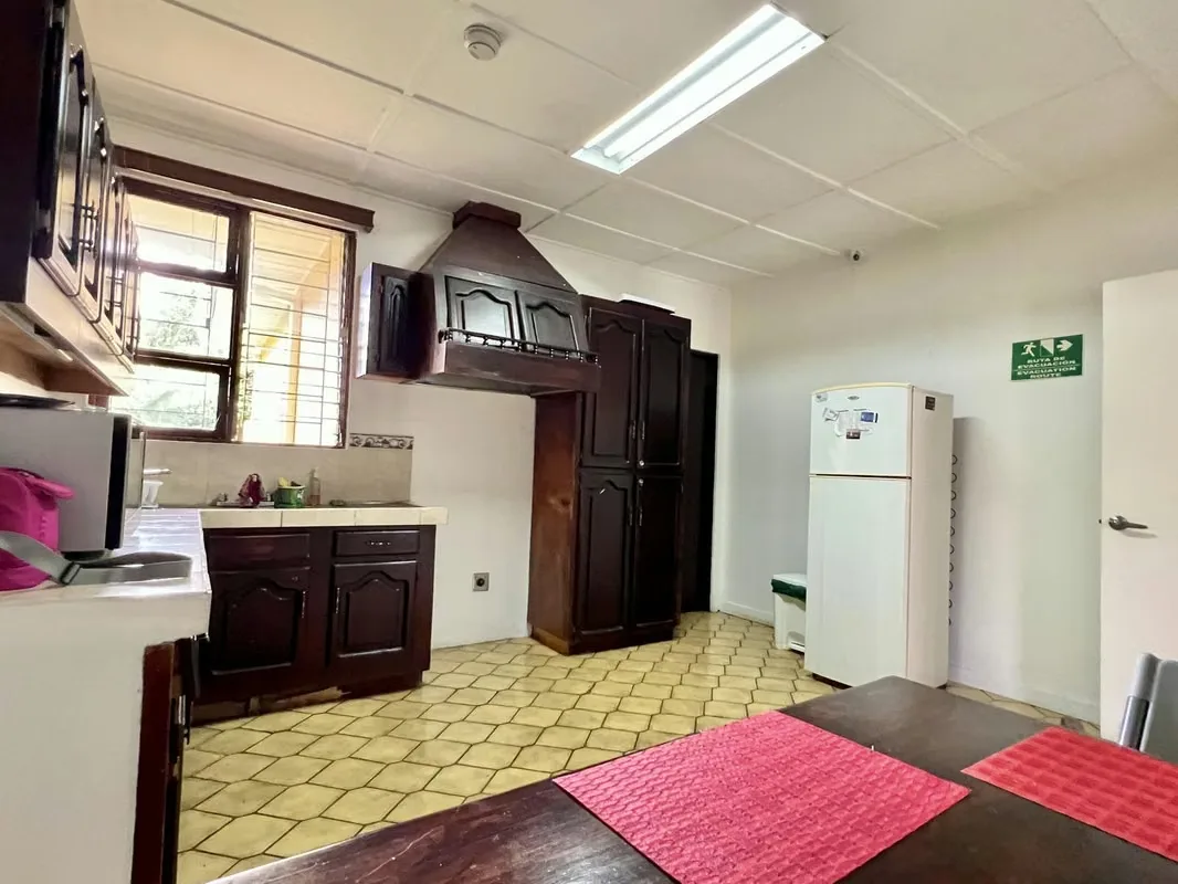 Propiedad comercial bien equipada disponible para alquiler en una zona comercial privilegiada, convenientemente ubicada junto a la ..., photo 14