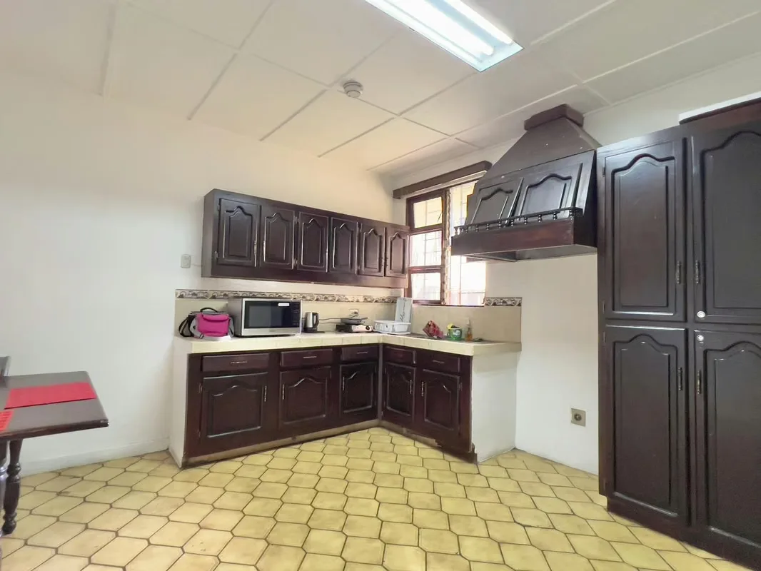 Propiedad comercial bien equipada disponible para alquiler en una zona comercial privilegiada, convenientemente ubicada junto a la ..., photo 3