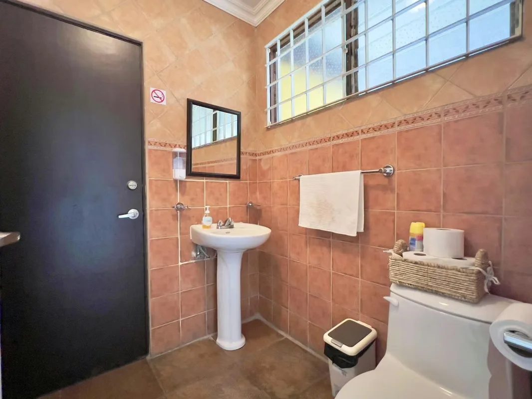 Propiedad comercial bien equipada disponible para alquiler en una zona comercial privilegiada, convenientemente ubicada junto a la ..., photo 6