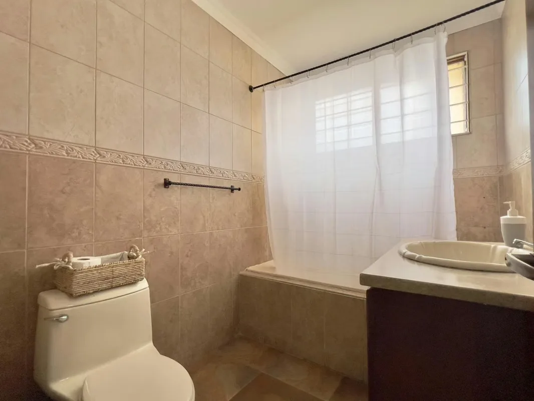 Propiedad comercial bien equipada disponible para alquiler en una zona comercial privilegiada, convenientemente ubicada junto a la ..., photo 7