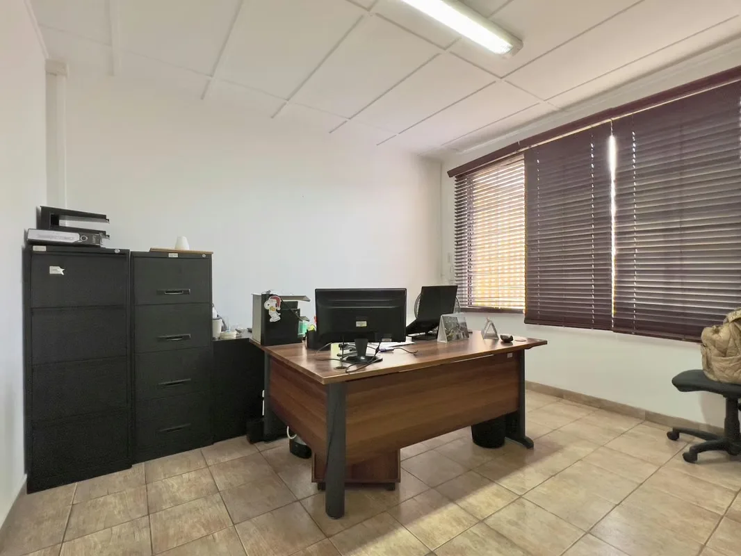 Propiedad comercial bien equipada disponible para alquiler en una zona comercial privilegiada, convenientemente ubicada junto a la ..., photo 10