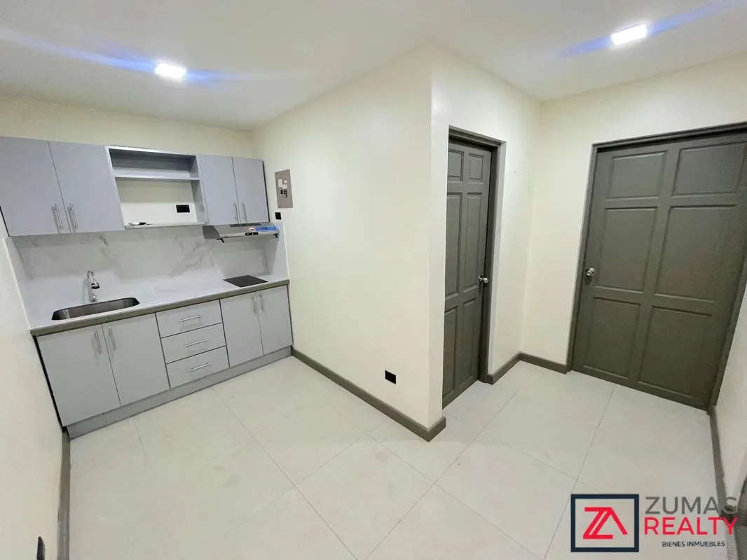 Disfrute de vivir en una de las zonas más convenientes y seguras de Rohrmoser. Este acogedor apartamento, ubicado en Geroma, ofrece comodidad, privacidad y una excelente ubicación, ...