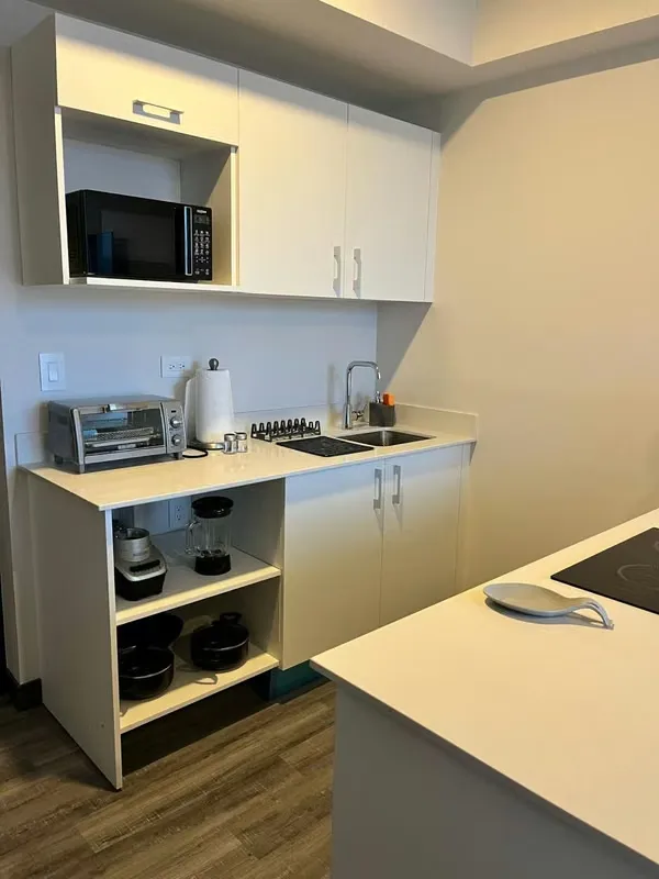 Apartamento para inversion por alquiler de Airbnb, el apartamento cuenta con area integrada de sala, comedor y cocina, la cocina cuenta con un desayunador en cuarzo, puertas corredizas ..., photo 4