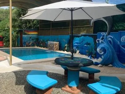 ¡Oportunidad de inversión! Guesthouse bien equipada a pasos de la playa y el Parque Nacional Cahuita