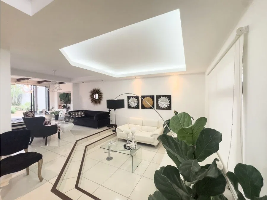 Espectacular casa en condominio en San Miguel, Escazú.