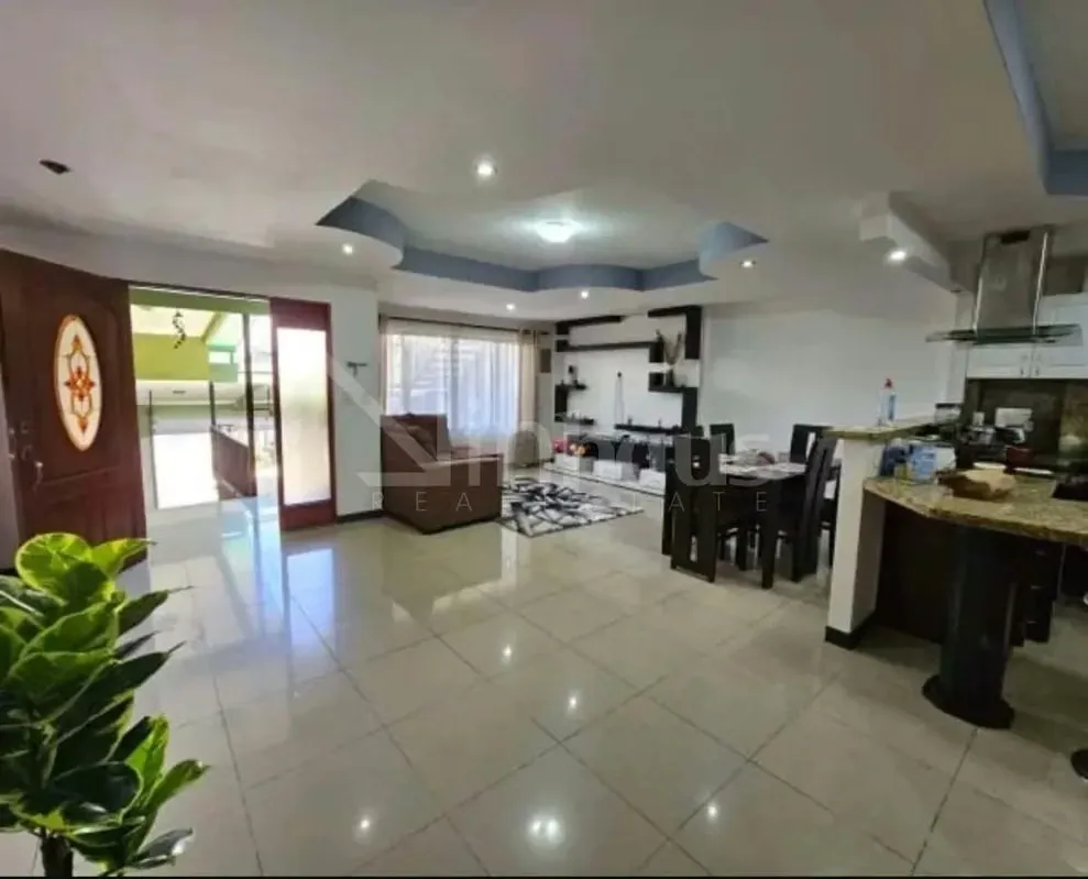 Venta de Casa con 3 Apartamentos – San Antonio de Coronado. Esta propiedad combina comodidad, amplitud y una excelente oportunidad de inversión, ya que incluye una casa principal de ...
