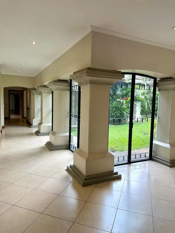 Preciosa casa de un piso con jardín, photo 2