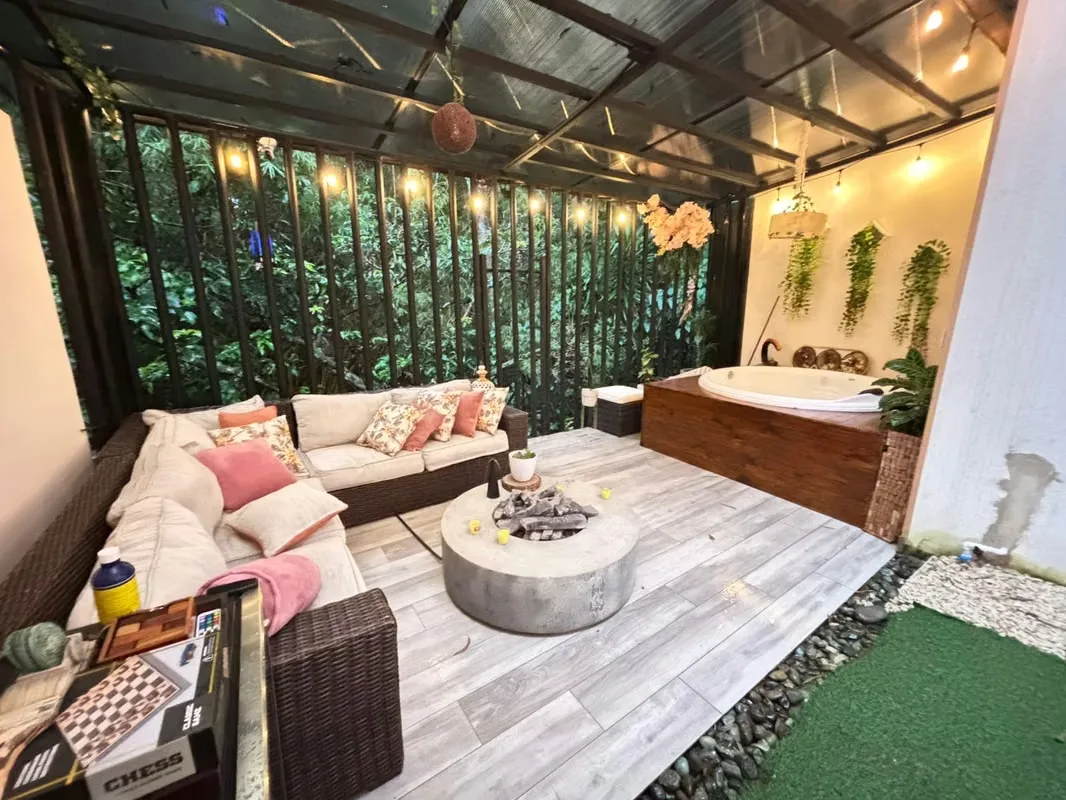 Si le gusta la naturaleza y vivir cerca de todo está es la casa ideal, una en Casa en condominio, con una medida de 206mts 2 de construcción, con una Cuota condominal de ...