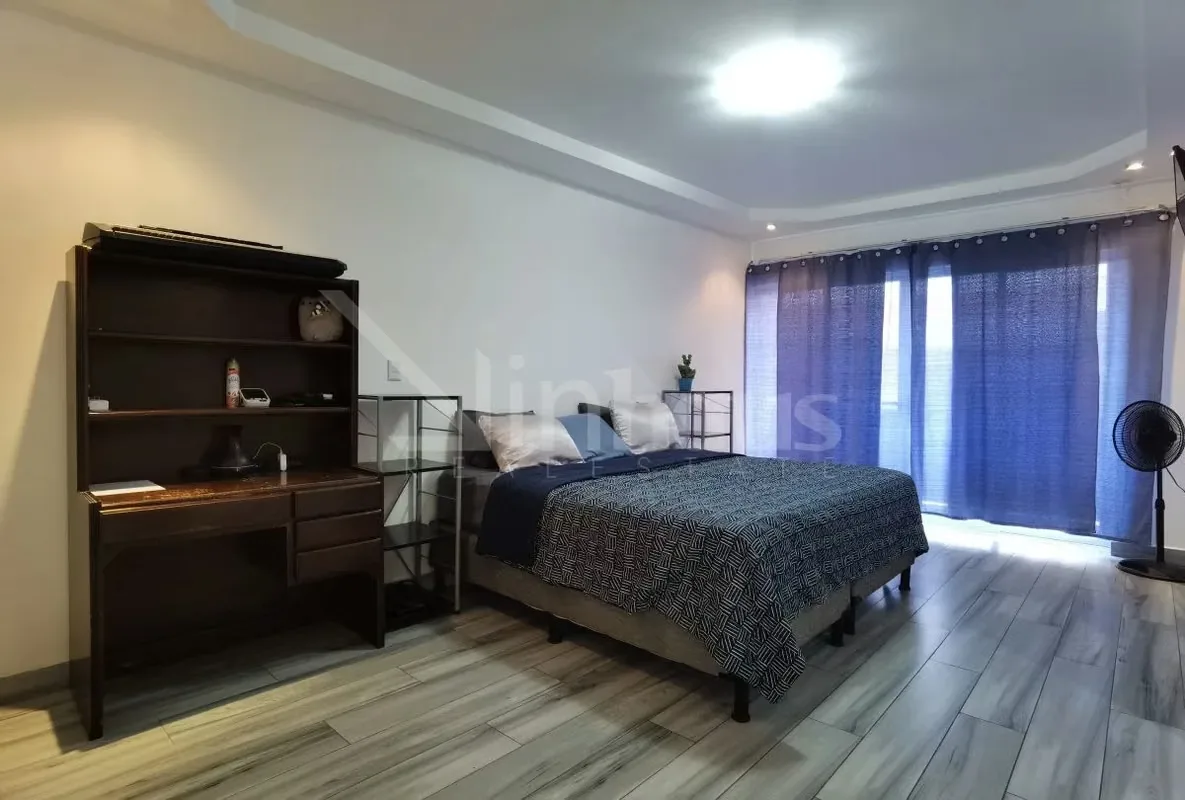 The ground floor includes a half-bathroom for visitors, an open living room and kitchen, as well as a back garden and separate battery area. This structure of 165 square meters of ..., photo 11