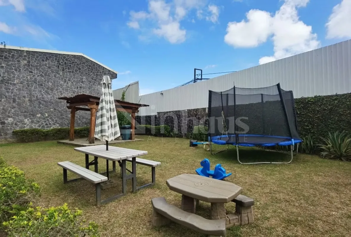 The ground floor includes a half-bathroom for visitors, an open living room and kitchen, as well as a back garden and separate battery area. This structure of 165 square meters of ..., photo 12