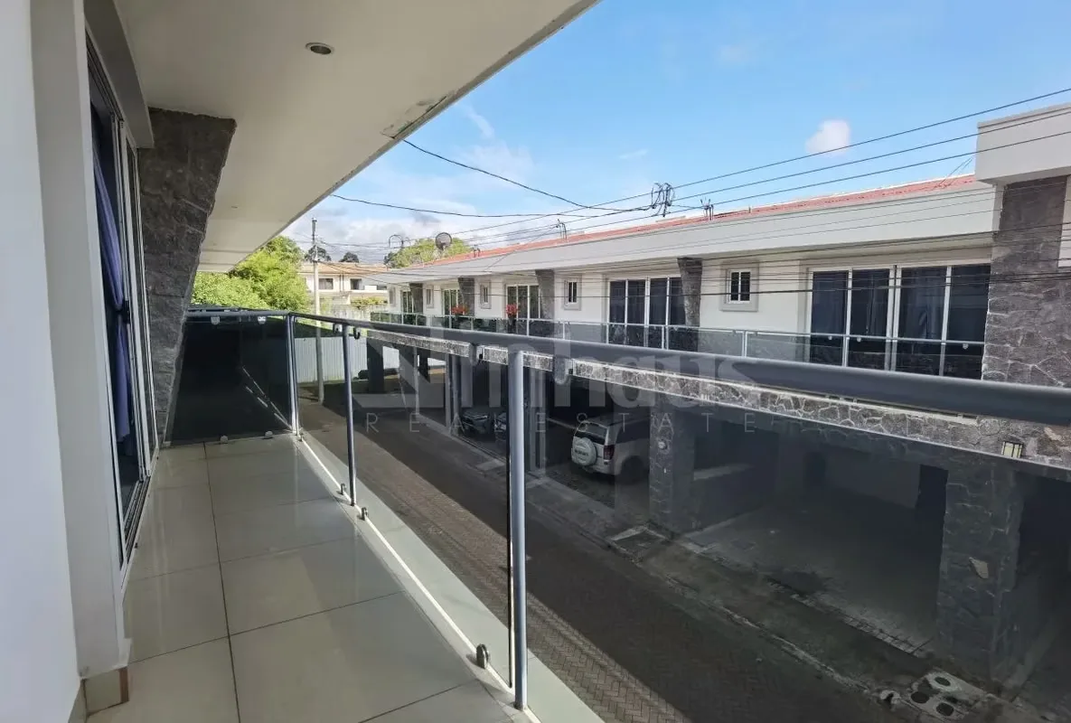 The ground floor includes a half-bathroom for visitors, an open living room and kitchen, as well as a back garden and separate battery area. This structure of 165 square meters of ..., photo 3
