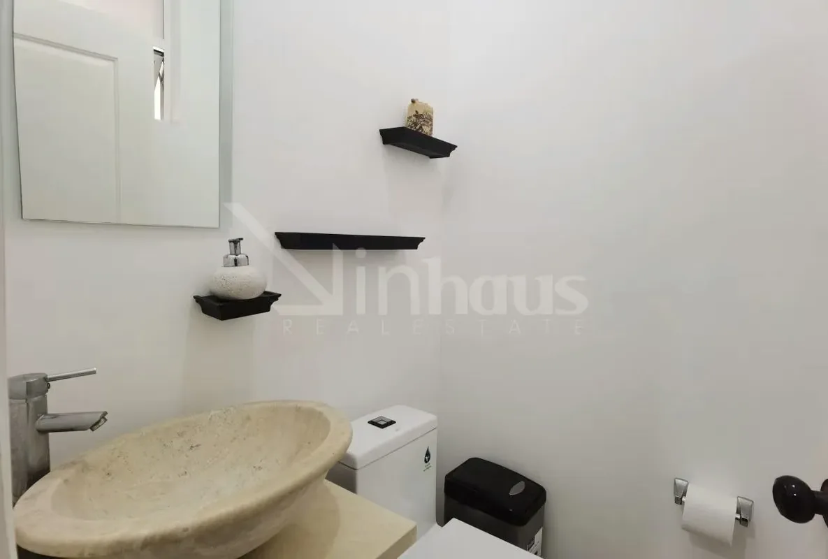 The ground floor includes a half-bathroom for visitors, an open living room and kitchen, as well as a back garden and separate battery area. This structure of 165 square meters of ..., photo 4