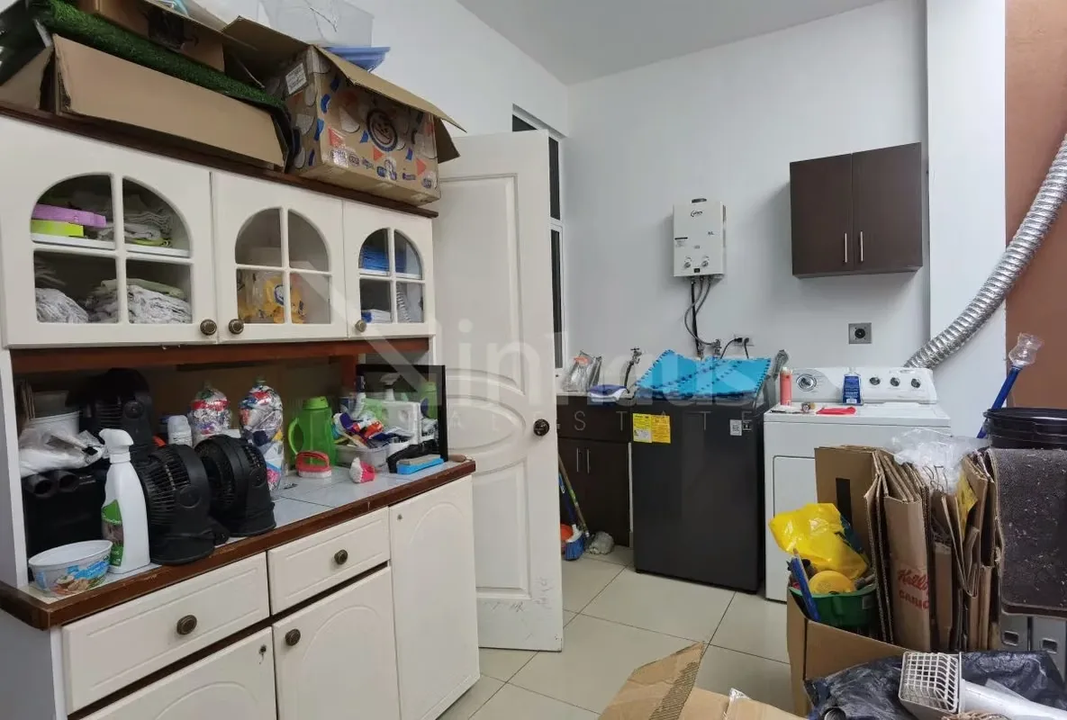 The ground floor includes a half-bathroom for visitors, an open living room and kitchen, as well as a back garden and separate battery area. This structure of 165 square meters of ..., photo 7