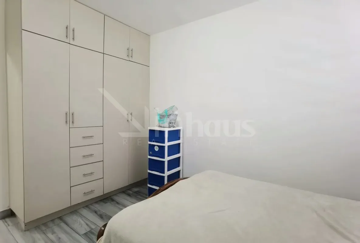 The ground floor includes a half-bathroom for visitors, an open living room and kitchen, as well as a back garden and separate battery area. This structure of 165 square meters of ..., photo 9