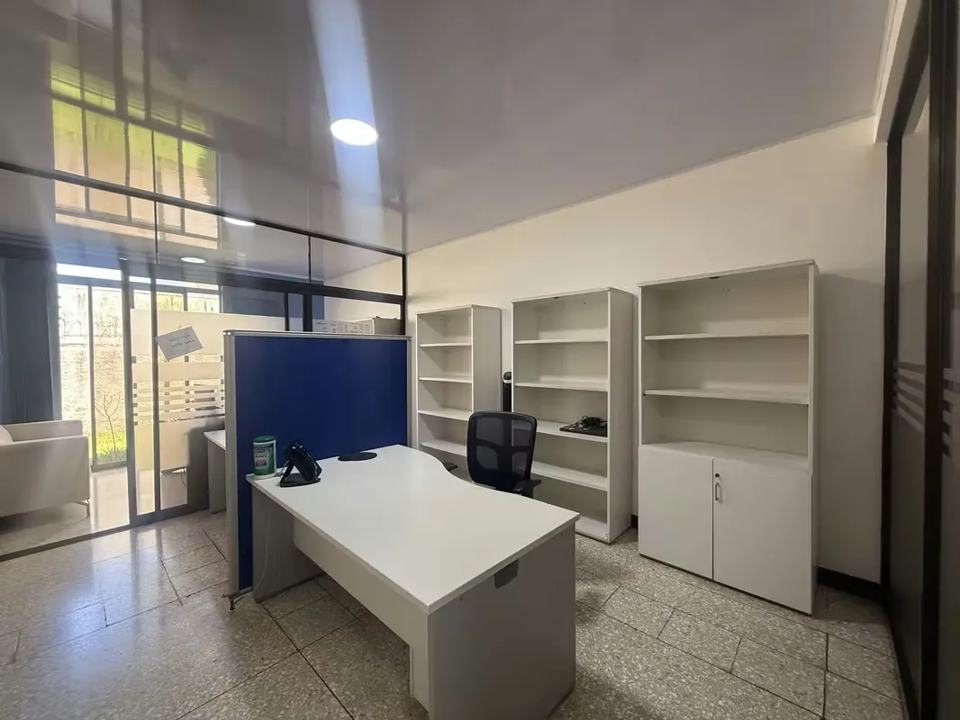 Edificio comercial de un solo nivel situado en el corazón de San Pedro, desarrollado con un diseño contemporáneo y altos estándares constructivos. La propiedad, de 398 metros ..., photo 8