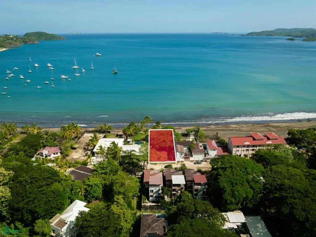 Lotre Frente a la Playa a la Venta en Potrero Surfside, Costa Rica