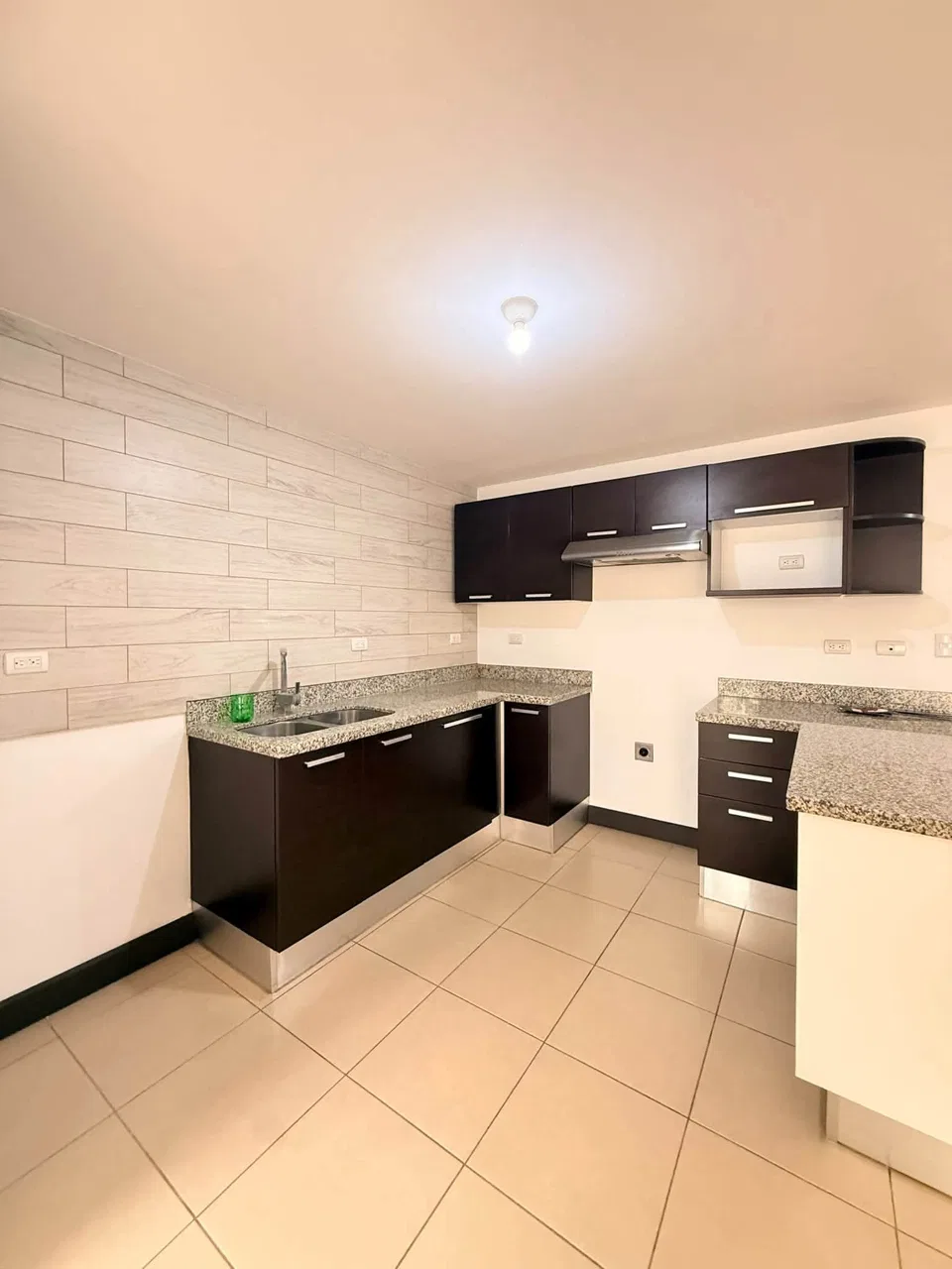 Alquiler de Casa con Terraza - Condominio en Ciudad Colón