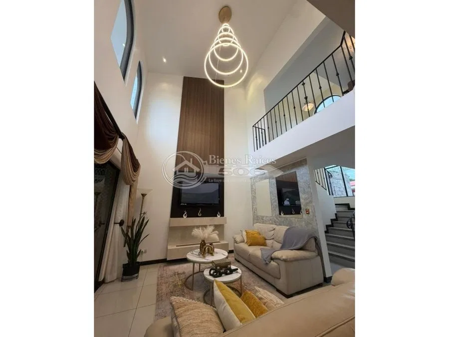 Hermosa casa en San Joaquín de Flores Heredia #3123