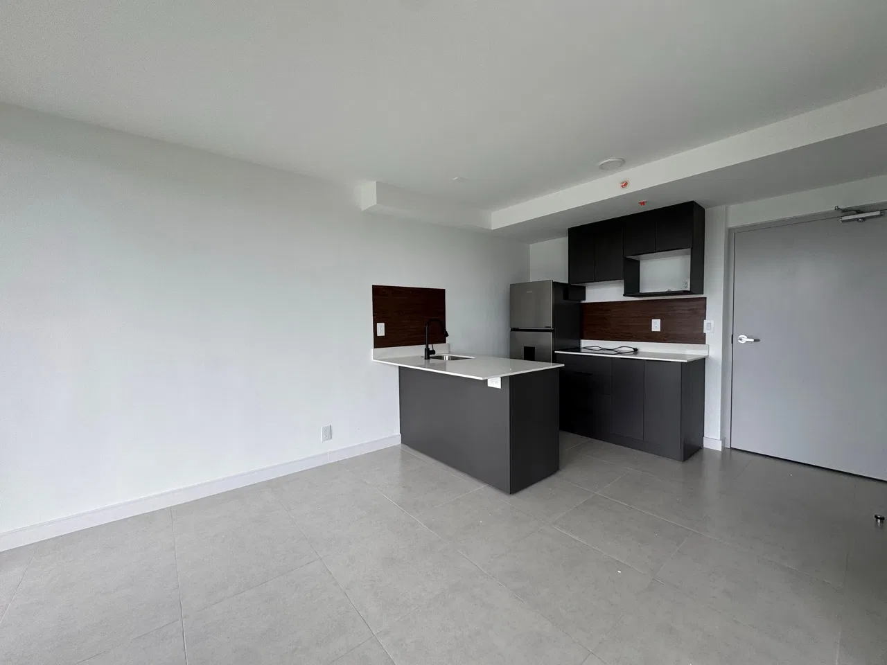 Alquiler de apartamento tipo studio en condominio en Sabana Norte, San José