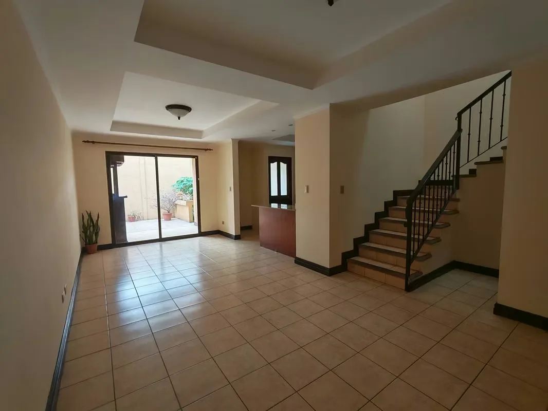 CASA EN VENTA EN POZOS DE SANTA ANA | 3 HABITACIONES