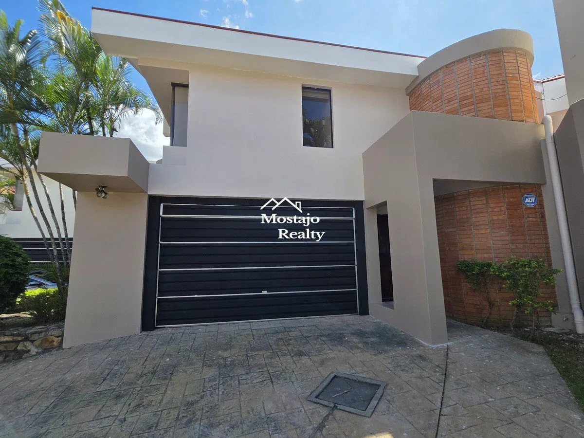 Alquiler de Casa, Condominio por el Country Club de Escazú, 4 parqueos