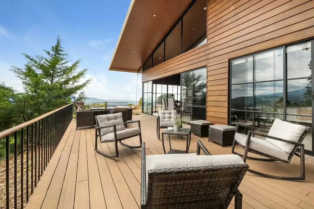 Discover unparalleled luxury and tranquility in this exquisite rustic-modern hillside retreat, nestled amidst Costa Rica's breathtaking landscapes. Priced at USD 1,100,000, this ...