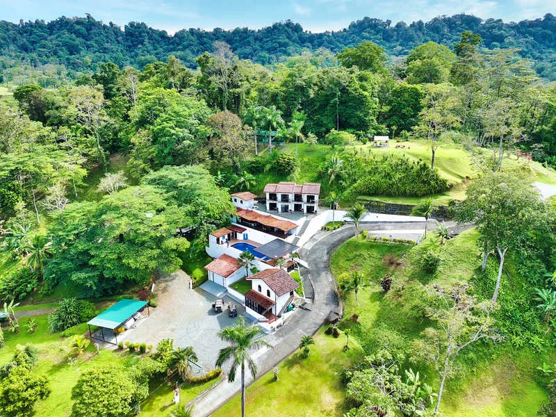 4 Bed Hotel / Leisure For Sale in Cahuita, photo 2