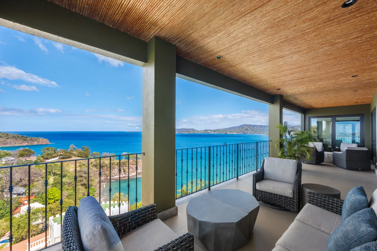 Oceanfront Luxury Awaits: Stunning 4-Bedroom Penthouse with Private Rooftop